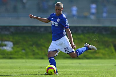 Santiago Giménez fue sometido a una cirugía