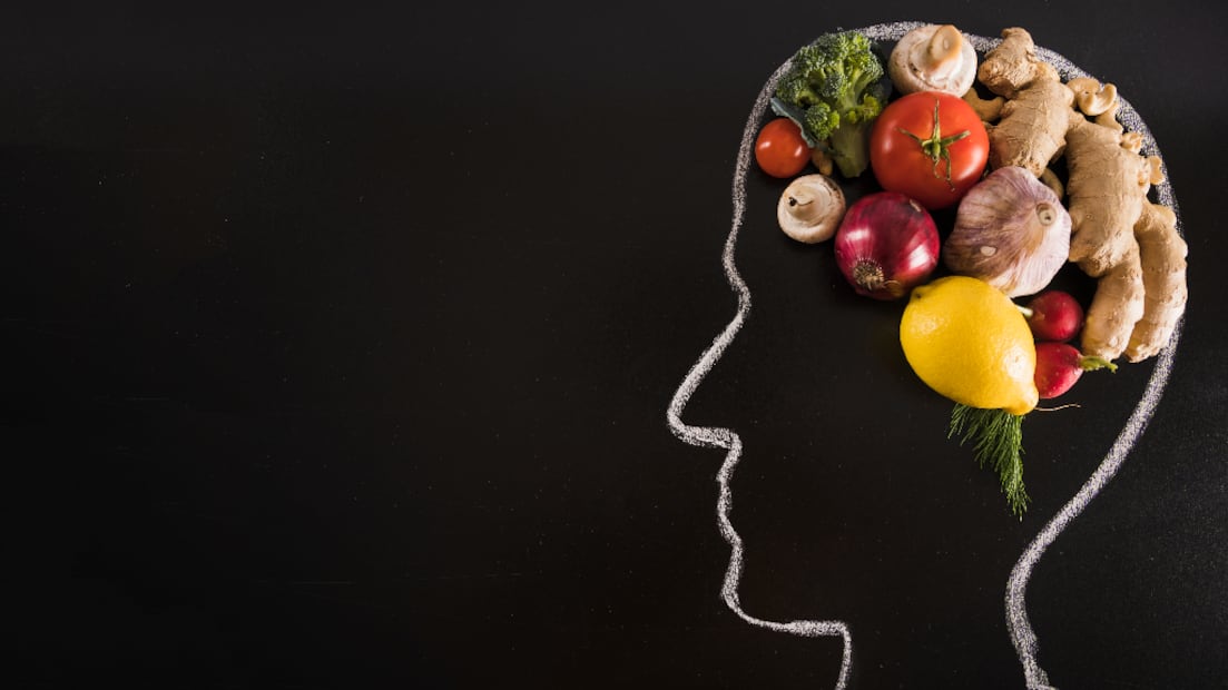 Cuando el cerebro asocia la comida con una gratificación inmediata, el circuito de recompensa se vuelve hiperreactivo y busca ese estímulo de manera constante. Foto: Magnific