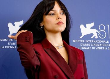 Cómo incorporar el tono burgundy en tus looks