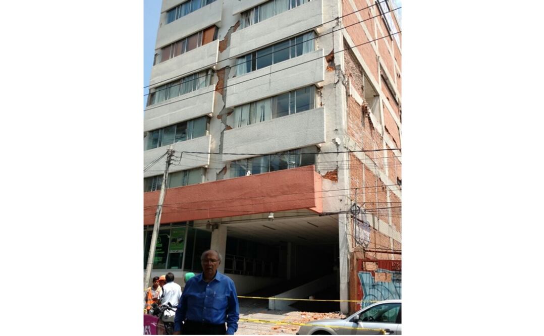 Edificio dañado en Calzada de la Viga. (Foto: Gerardo Suárez/El Universal)