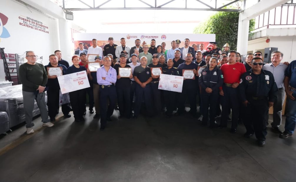 Bomberos de Ecatepec celebran 50 años de servicio; recuerdan décadas de atención a emergencias.
Foto: Especial.