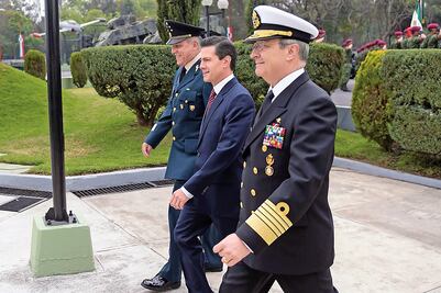 Pide EPN a las Fuerzas Armadas cumplir labor con apego a la ley