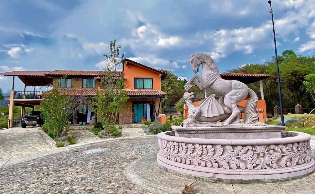 El complejo, que cuenta con inmuebles de lujo, se ubica en el kilómetro 3 de la carretera Tapalpa-San Gabriel. Foto: Valente Rosas / EL UNIVERSAL