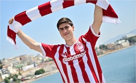Armando 'Hormiga' González: cuándo y dónde ver hoy su debut con Olympiacos