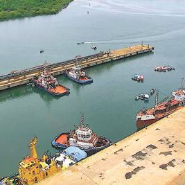 Bloquean el puerto Lázaro Cárdenas