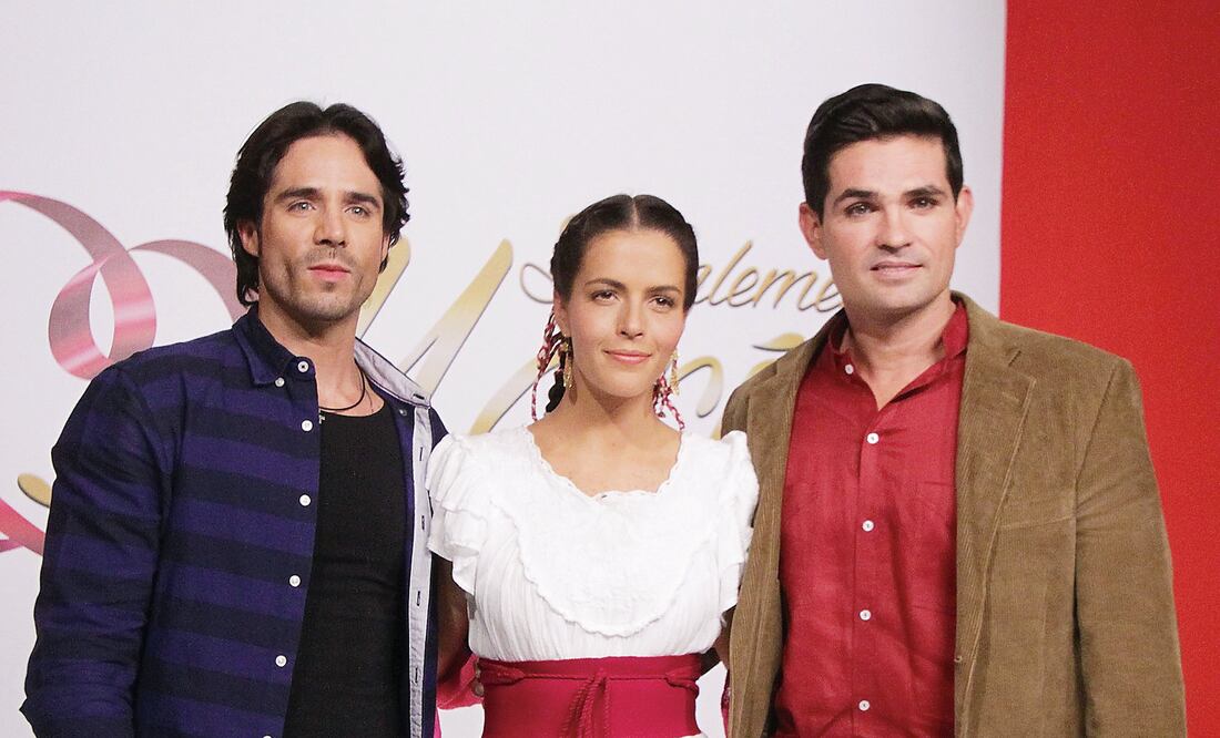 José Ron, Claudia Álvarez y Ferdinando Valencia son los protagonistas (CARLOS MEJÍA. EL UNIVERSAL)