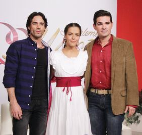 Claudia Álvarez vive como mujer de pueblo