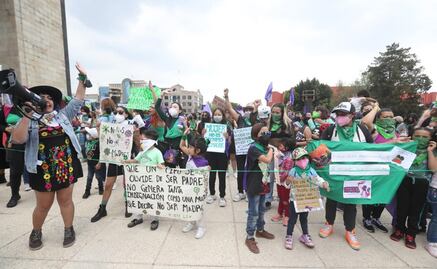 Me da "mala espina" la marcha feminista a favor del aborto: AMLO
