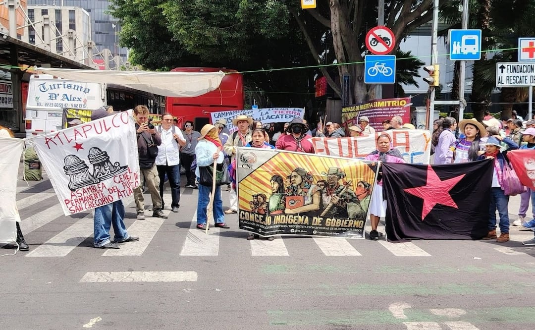 Protesta y bloqueo en Insurgentes; pueblos cholultecas rechazan basurero intermunicipal. Foto: Especial