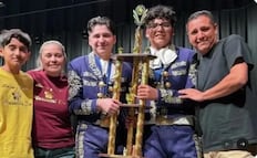 Autoridades migratorias liberan a jóvenes mariachis mexicanos detenidos en Texas; congresistas celebran la decisión