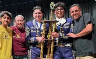 Legisladores de Texas exigen liberar a dos jóvenes mexicanos músicos de mariachi; permanecen detenidos en centros migratorios