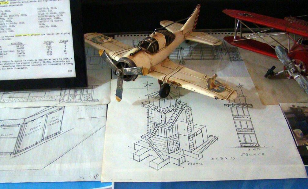 Croquis del diseño de una torre y hangares elaborados a mano por Rodolfo “El Shorty”. Fuente: Archivo Personal-Air Museum.