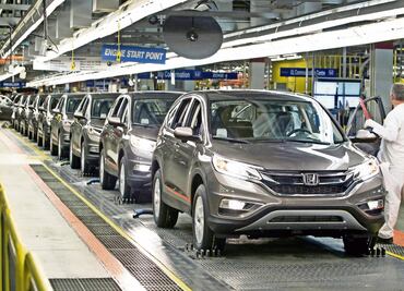 Trump presiona a armadoras para crear más empleos en EU