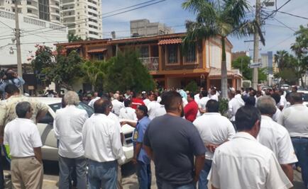 Se enfrentan taxistas y conductores de Uber en Mazatlán