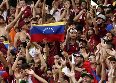 "Este gobierno va a caer"; cantan contra Maduro en el Venezuela-Argentina