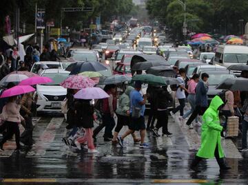 Este domingo han caído más de 12.3 millones de metros cúbicos de agua en la CDMX; autoridades atienden 35 encharcamientos