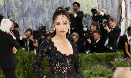 Tras rumores de boda, Zoë Kravitz llega a la Met Gala sin anillo de compromiso y sin Harry Styles
