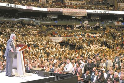 Busca Presidente arreglar sistema de pensiones