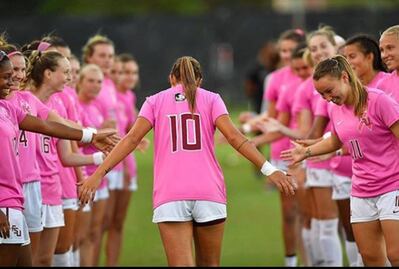 Futbolista venezolana celebra al estilo de Norma Palafox