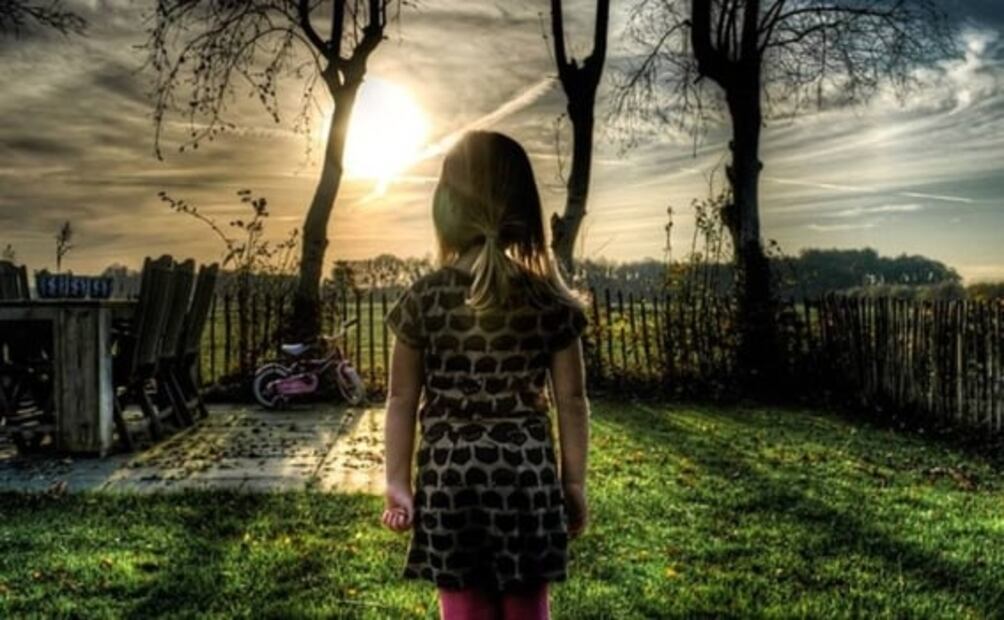 Matan a puñaladas a niña de 12 años en Alemania; sus "amigas" cometieron el crimen