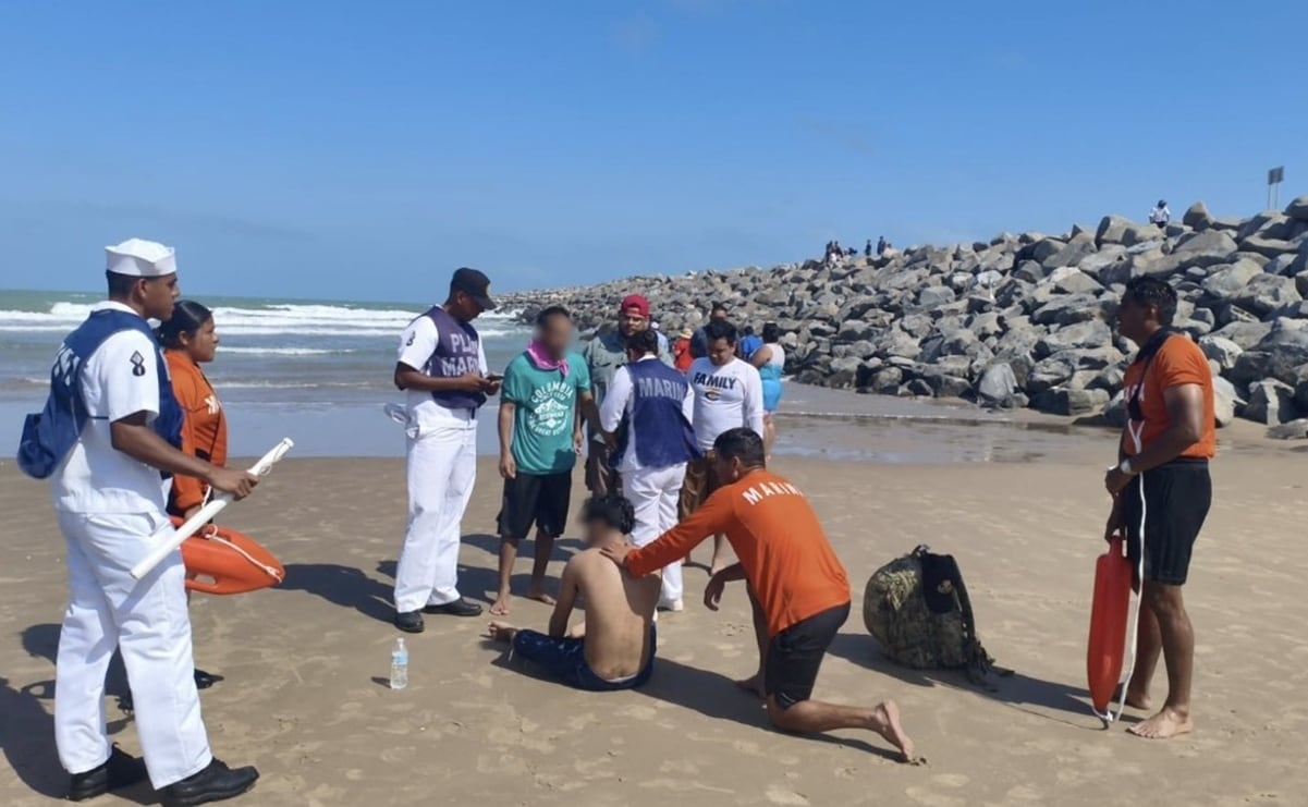 La Secretaría de Marina rescató a dos adultos tras adentrarse al mar en playa Mezquital, en Matamoros, Tamaulipas.