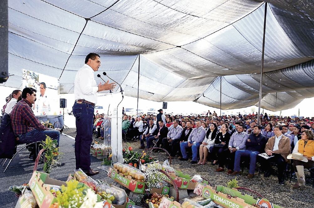 El gobernador Silvano Aureoles Conejo reconoció como necesaria la reingeniería administrativa para la ejecución de los programas en el campo. (FOTO: ESPECIAL)