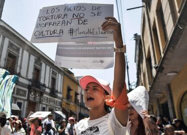FOTOS: Protestan contra las corridas de toros frente al Congreso de la CDMX