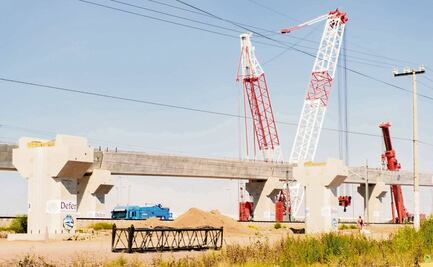 Colocan ballenas para tren a Pachuca