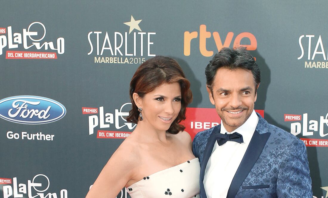 Alessandra Rosaldo y Eugenio Derbez, hacia la ceremonia de los Platino. (DANIEL P/GETTY IMAGES FOR TNTLA)