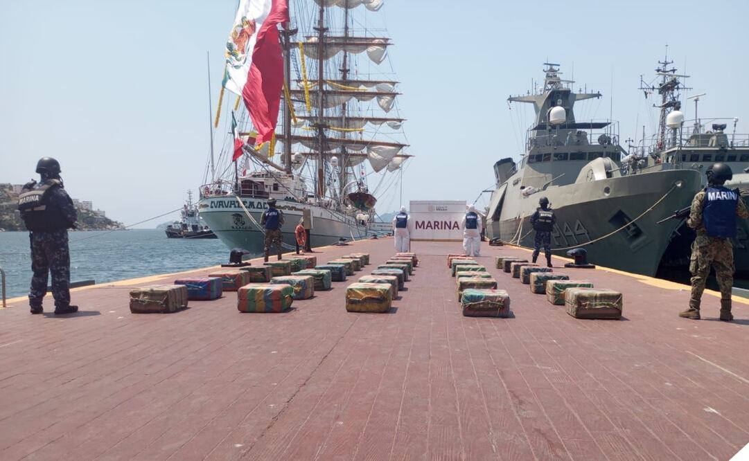 La Marina Armada interceptó una embarcación con cinco tripulantes a bordo, que transportaban alrededor de mil 800 kilogramos de cocaína. Foto: Especial