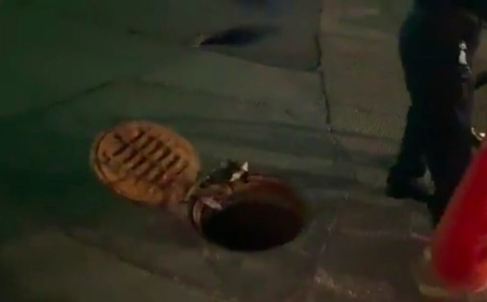 Buscan a 6 personas atrapadas en el drenaje entre México y EU