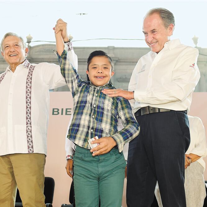 El presidente Andrés Manuel López Obrador entregó apoyos integrales del bienestar, en SLP; lo acompañó el gobernador Juan Manuel Carreras. PRESIDENCIA
