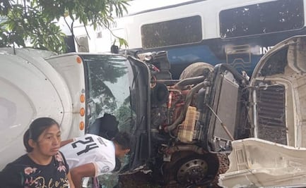 Tráiler impacta al Tren Interoceánico en Chiapas al intentar ganarle el paso; un chofer resulta lesionado