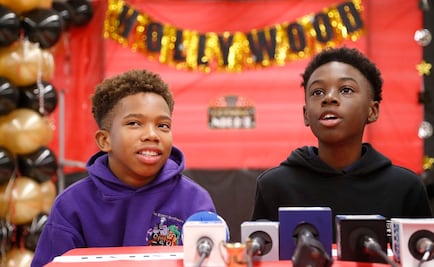 Reciben como héroes a niños de "Moonlight"