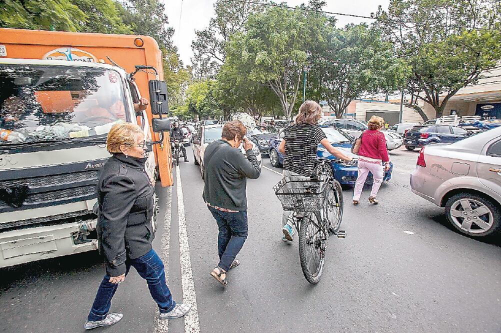 La plaza Oasis fue inaugurada con un aviso de terminación parcial de obra, emitido por la delegación Coyoacán, la cual condicionó su opinión favorable de la obra al cumplimiento de las medidas de integración urbana (YADÍN XOLALPA. EL UNIVERSAL)