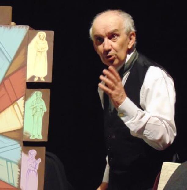 Actúa ante teatro vacío y recibe ovación en redes sociales