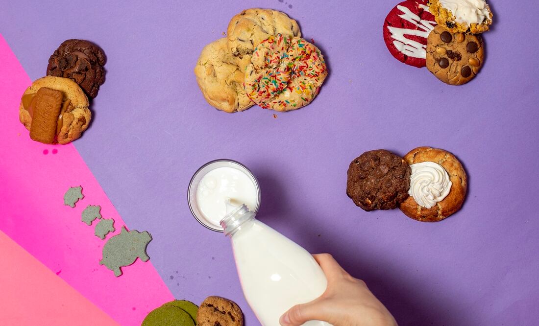 Galletas para chopear con un vaso de leche. Foto: Edgar Silva Fuentes / El Universal