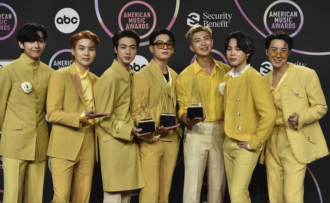 La presentación de la banda al lado de Coldplay en el tema "My Universe" fue de las más importantes de la noche.