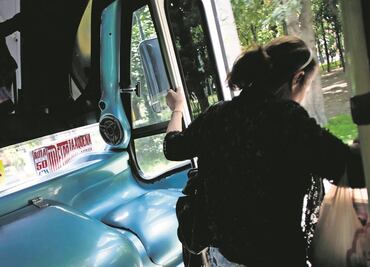 Buscan en Tláhuac a presunto chofer de combi acosador