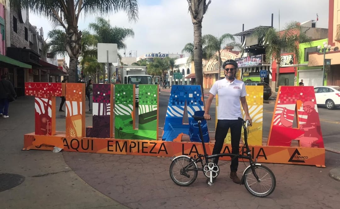 Javier Hidalgo, diputado de Morena realizó un recorrido en su bici por calles de Tijuana. Foto: Especial