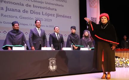 Juana de Dios López asume como rectora de la Universidad de Ciencias y Artes de Chiapas; es la segunda mujer en la historia de la institución