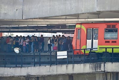 Disminuye velocidad de trenes en la L9 del Metro 