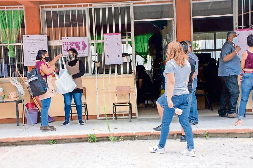 Dos de cada tres escuelas de educación básica tienen más de 30 años de haberse construido, por lo que requieren mejorar sus condiciones. Foto:  Archivo | El Universal