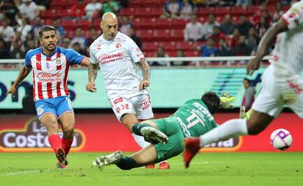 Chivas pierde ante Xolos y se aleja de la Liguilla 