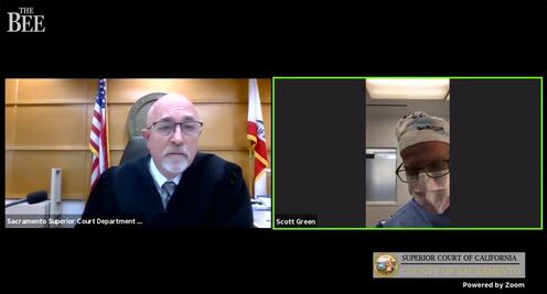 Doctor enfrenta juicio por infracción de tránsito mientras realiza una cirugía