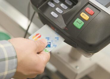 Senado cambia propuesta y no prohibirán comisiones bancarias; las informarán