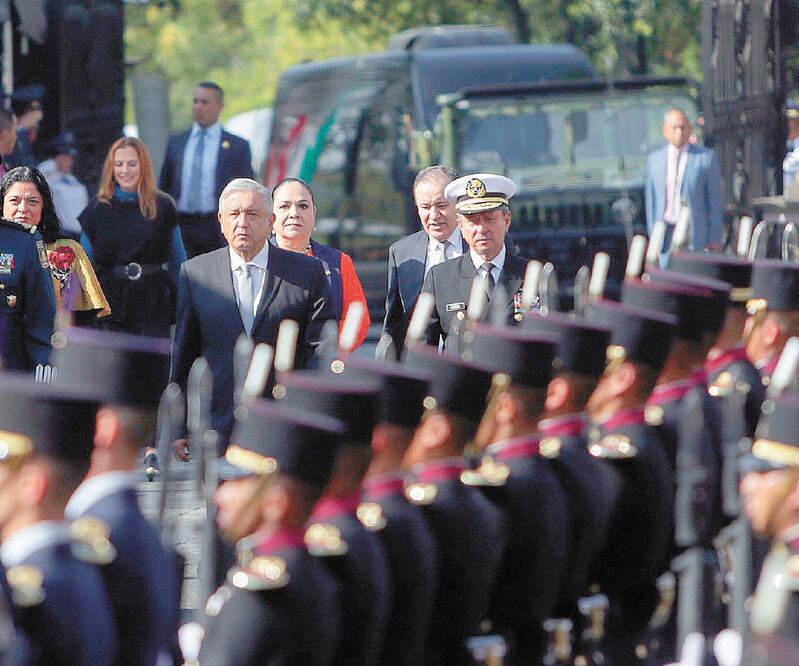 Andrés Manuel López Obrador presidió la ceremonia en honor a Felipe Ángeles, a la que acudieron integrantes del gabinete. IVÁN STEPHENS. EL UNIVERSAL