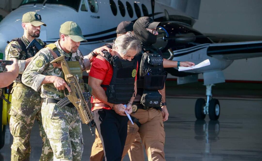 Realizan traslado desde Paraguay a México de Hernán Bermúdez, presunto líder de "La Barredora". Foto: Senad (@senad_paraguay)