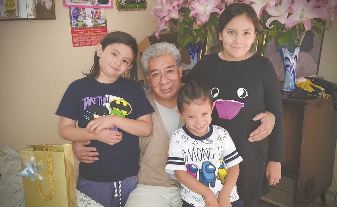 Tras tener Covid hace unos meses, Juan López se siente feliz de poder celebrar este día con sus hijos y nietos. Fot: Berenice Fregoso/ El Universal.