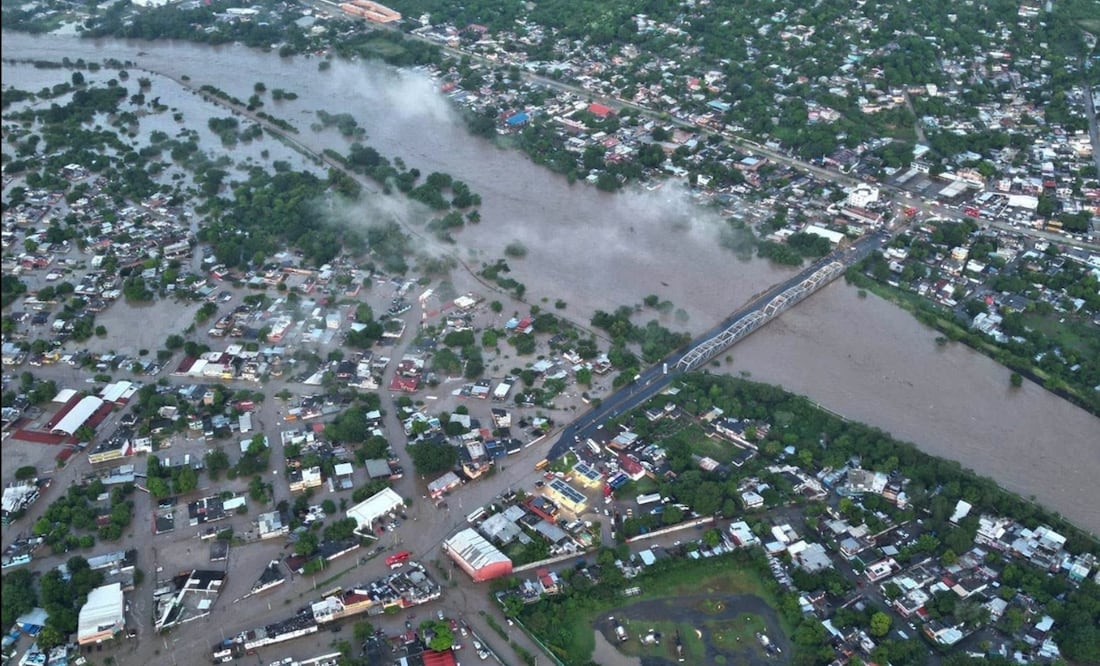 La ciudad de Poza Rica registra graves inundaciones, tras el desbordamiento del río Cazones, en Veracruz, por las intensas lluvias que han afectado diversos estados de México, el viernes 10 de octubre de 2025. Foto: Cuartoscuro.com